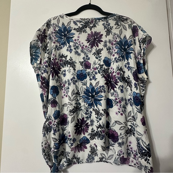 Loft Floral Mixed Media Floral Top with Knot Side Detail Size L - Picture 3 of 5